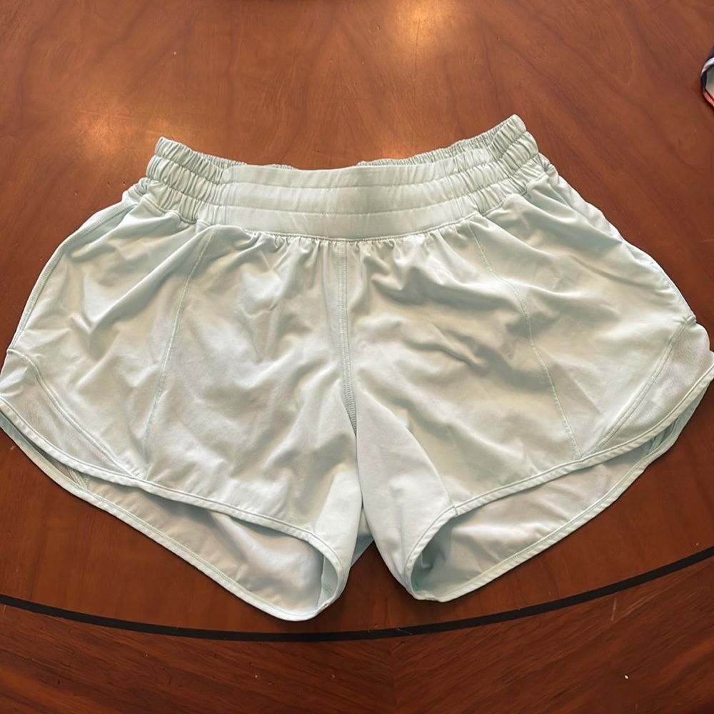 Lululemon size 6 4” hotty hot shorts